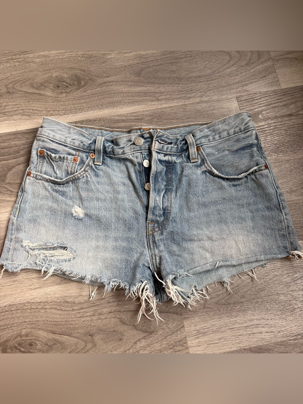 Levi’s 501 Original Distressed Denim Shorts | W29 | Light Wash Button Fly